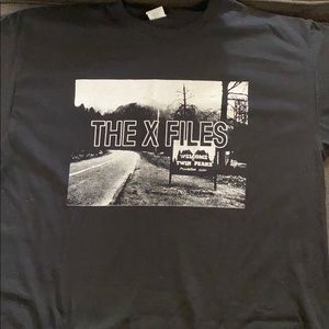 Monsters Outside X-Files Twin Peaks T-Shirt Large
